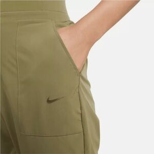 Nike XL women’s dri-fit Bliss Luxe 7/8 Training pants